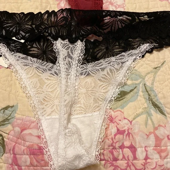 Set of 3 New NoBo Lace Thongs Size M - Picture 2 of 5
